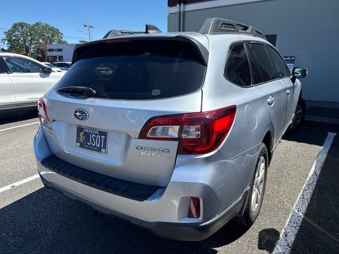 Used 2016 Subaru Outback 2.5i Premium AWD/4WD image 3