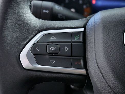 Used 2024 Jeep Compass Latitude image 36