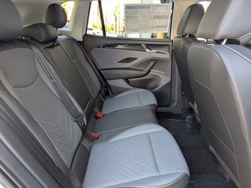 Certified 2025 Volkswagen Tiguan SE image 19