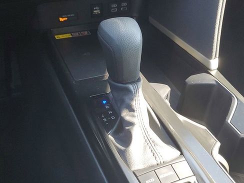 Used 2025 Toyota Camry LE image 33