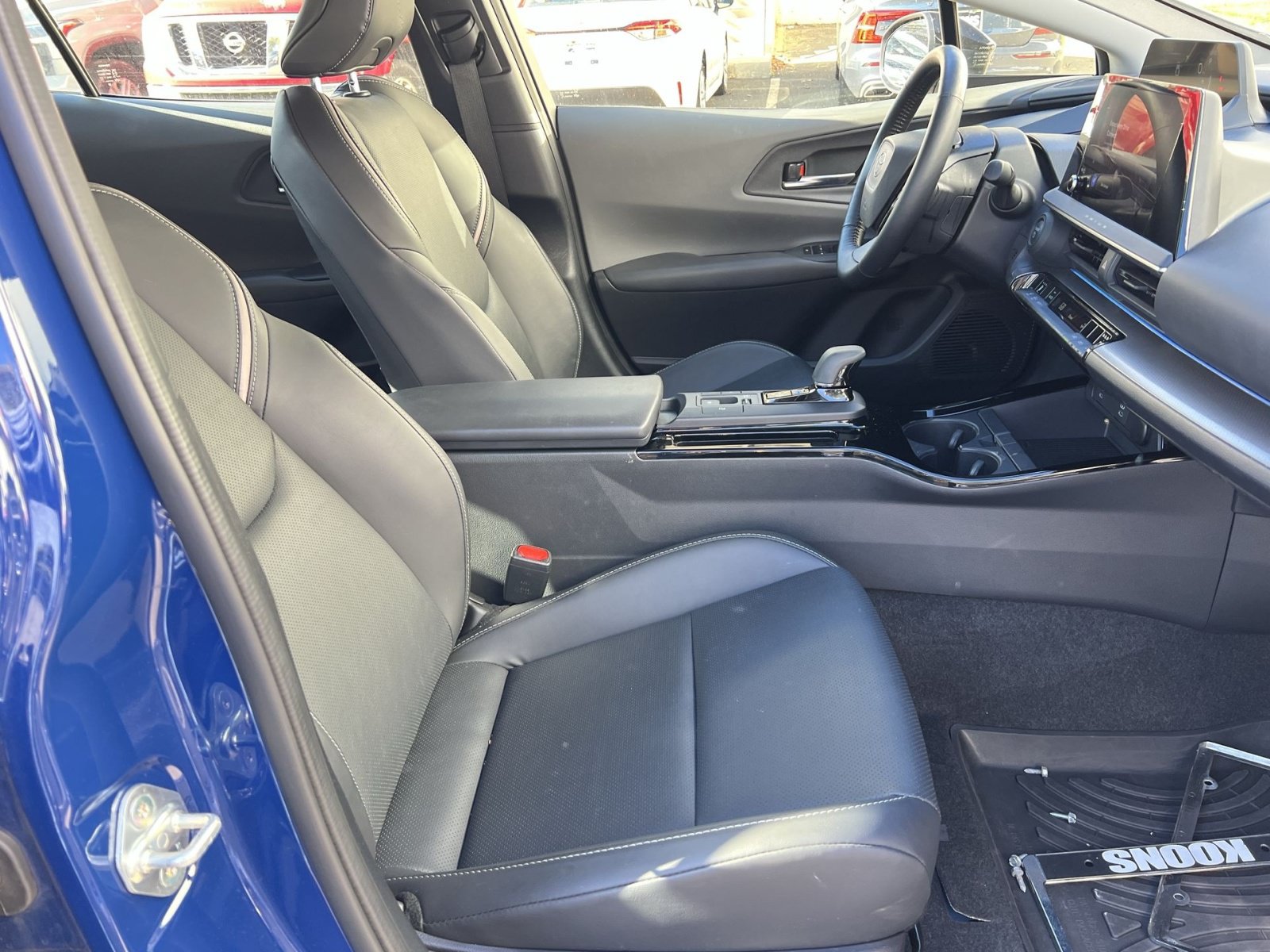 Used 2025 Toyota Prius XLE AWD/4WD image 28