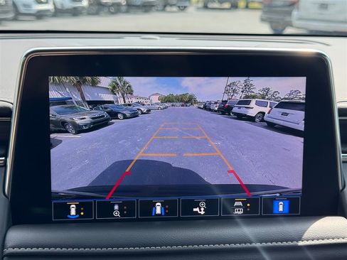 Used 2021 GMC Yukon SLT w/ SLT Premium Package AWD/4WD image 14