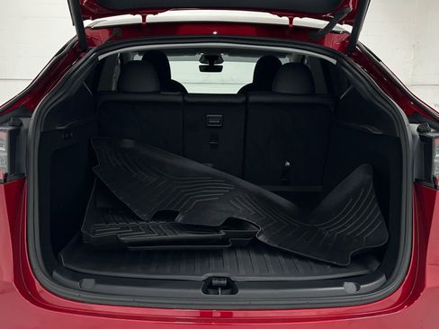 Used 2024 Tesla Model Y Long Range image 39