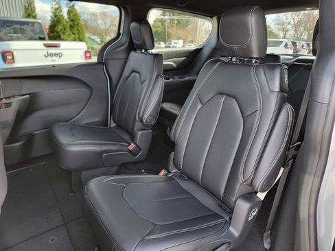 New 2026 Chrysler Pacifica Select AWD/4WD image 20