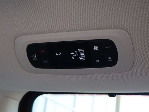 Used 2018 Chrysler Pacifica Touring-L w/ Premium Audio Group FWD image 39