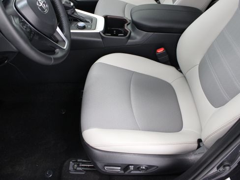 Used 2025 Toyota RAV4 Limited w/ Advanced Technology Package AWD/4WD image 15