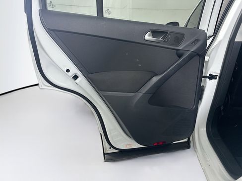 Used 2017 Volkswagen Tiguan S FWD image 24