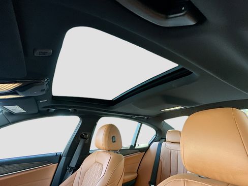 Used 2023 BMW 530i w/ Premium Package image 23