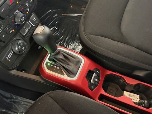 Used 2022 Jeep Renegade Trailhawk image 16