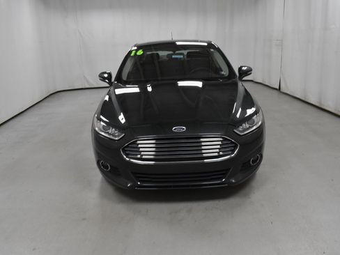 Used 2016 Ford Fusion SE image 4