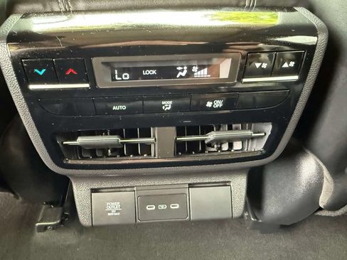 Certified 2025 Acura MDX SH-AWD w/ Technology Package image 12