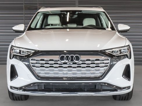 Used 2024 Audi Q8 e-tron Premium Plus w/ Premium Plus Package AWD/4WD image 13