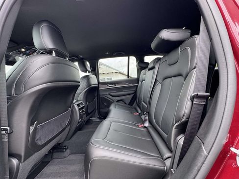 Used 2025 Jeep Grand Cherokee Limited AWD/4WD image 14