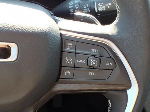 Used 2024 Jeep Grand Cherokee Laredo w/ Luxury Tech Group I AWD/4WD image 13