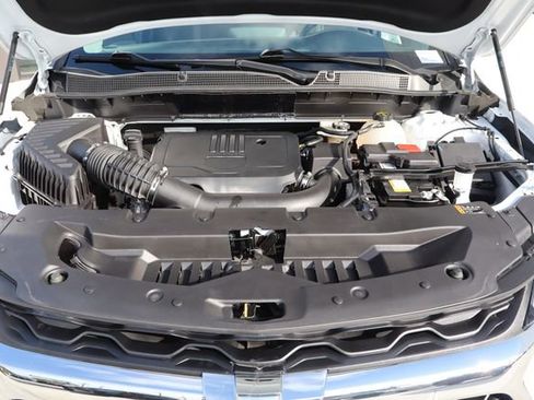 Used 2025 Chevrolet Blazer LT AWD/4WD image 19