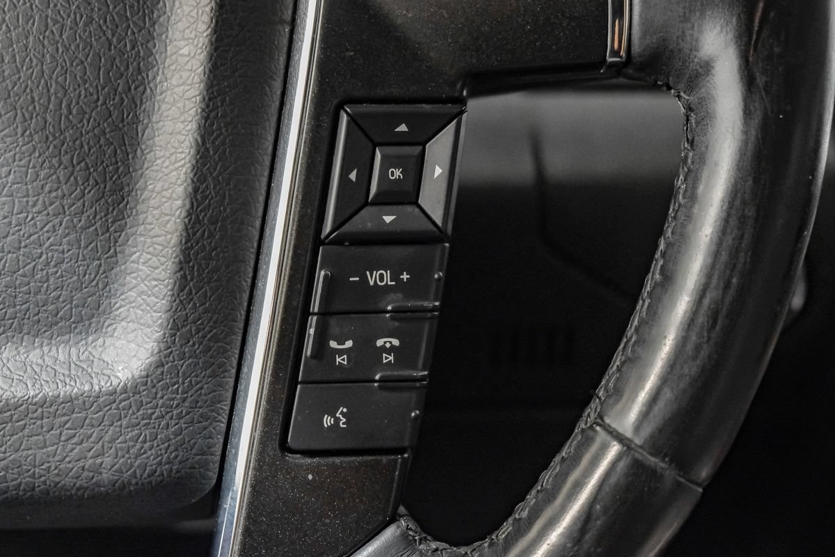 Used 2016 Lincoln Navigator Select RWD image 13