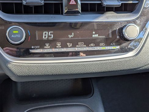 Used 2025 Toyota Corolla LE image 24