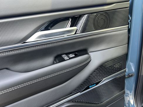 New 2026 Jeep Grand Wagoneer Summit image 28