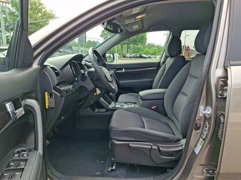 Used 2011 Kia Sorento 2WD w/ Convenience Pkg image 13