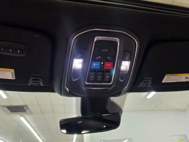 Used 2022 Jeep Wagoneer Series III w/ Premium Group I AWD/4WD image 34