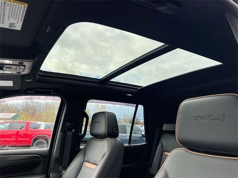 Used 2023 GMC Yukon AT4 w/ Technology Package image 19