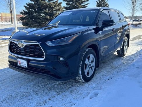 Used 2022 Toyota Highlander LE image 34