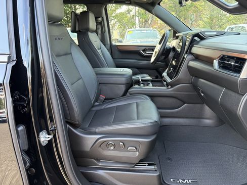 Used 2025 GMC Yukon XL Denali w/ Denali Reserve Package AWD/4WD image 34