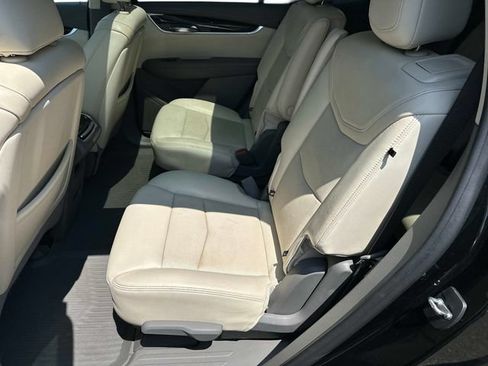 Used 2020 Cadillac XT6 Premium Luxury AWD/4WD image 11