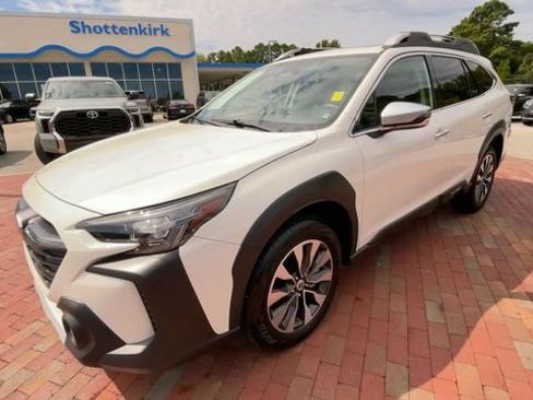 Used 2025 Subaru Outback Touring AWD/4WD image 5