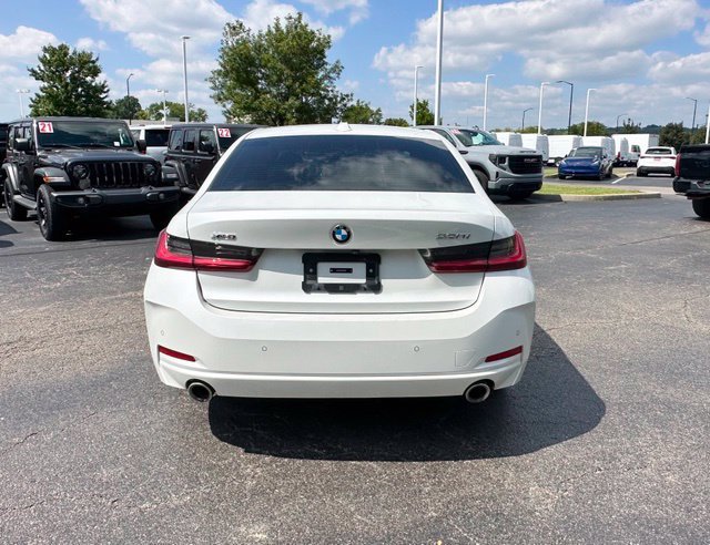 Used 2024 BMW 330i xDrive Sedan w/ Premium Package AWD/4WD image 8