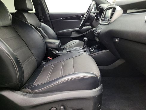Used 2019 Kia Sorento SX image 21