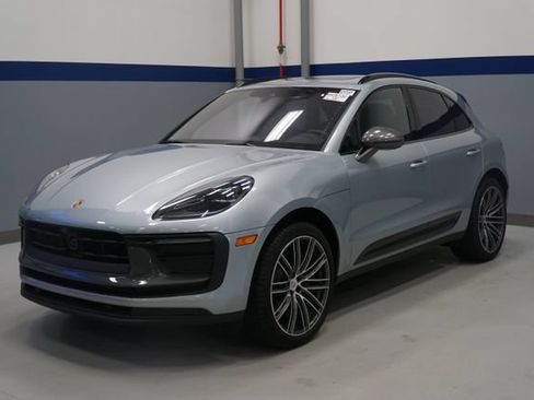 Certified 2026 Porsche Macan AWD/4WD image 1