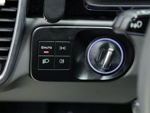 Used 2022 Porsche Cayenne Platinum Edition image 31