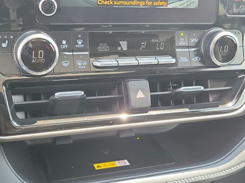 Certified 2025 Toyota Highlander XLE AWD/4WD image 28