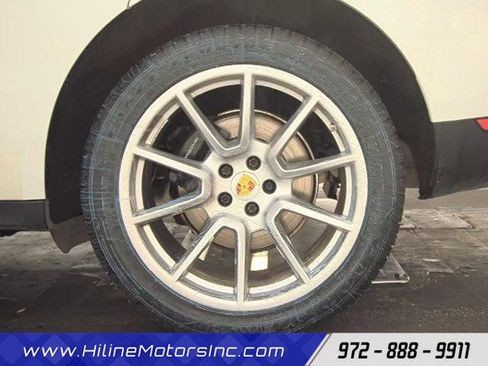 Used 2018 Porsche Macan image 18