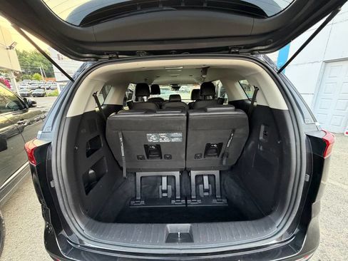 Used 2024 Kia Carnival LX FWD image 13