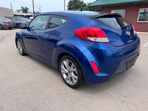 Used 2016 Hyundai Veloster FWD image 10