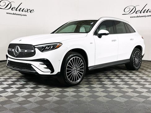 Used 2025 Mercedes-Benz GLC 350e 4MATIC w/ AMG Line image 3