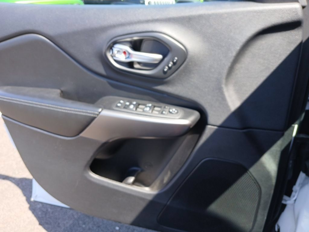 Used 2020 Jeep Cherokee Limited AWD/4WD image 24