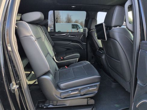 Used 2022 Cadillac Escalade ESV Sport w/ Touring Package image 17