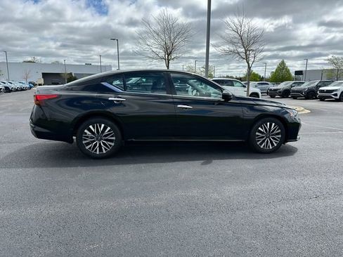 Used 2023 Nissan Altima 2.5 SV w/ SV Premium Package FWD image 8