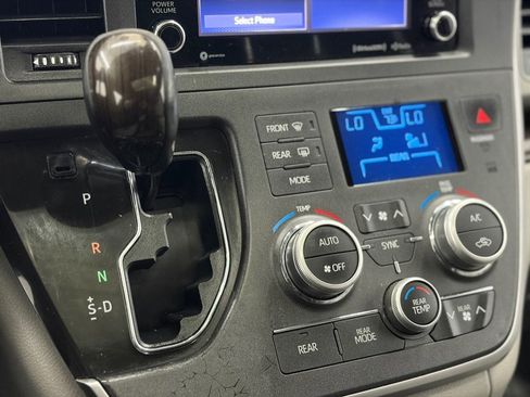 Used 2020 Toyota Sienna XLE FWD image 26