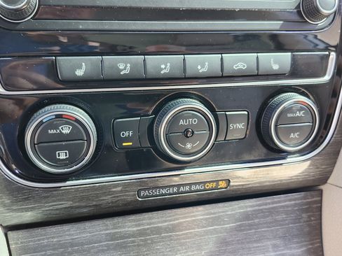 Used 2018 Volkswagen Passat 2.0T SE image 23