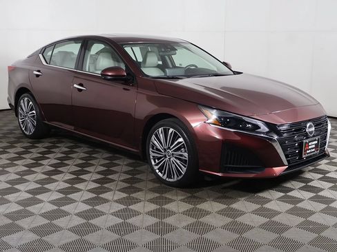 Used 2023 Nissan Altima 2.5 SL AWD/4WD image 2