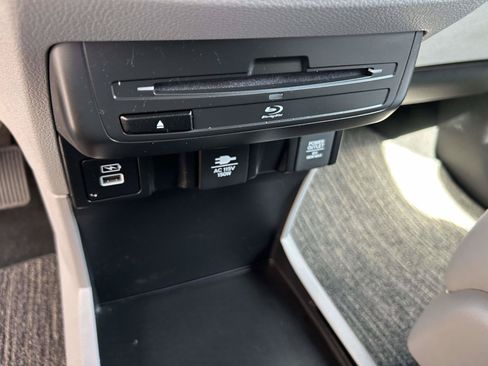 Used 2024 Honda Odyssey Touring image 18