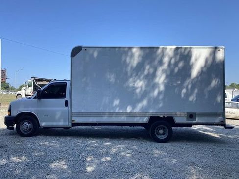Used 2020 Chevrolet Express 3500 Extended w/ Driver Convenience Package RWD image 3
