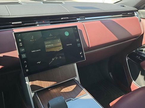 Used 2024 Land Rover Range Rover SE image 17