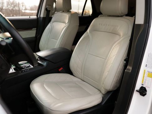 Used 2017 Ford Explorer Platinum image 23