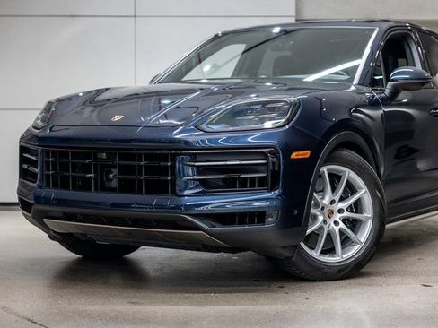 Certified 2025 Porsche Cayenne S AWD/4WD image 20