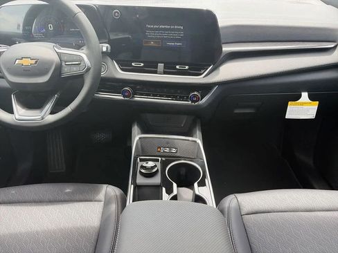 New 2026 Chevrolet Equinox LT w/ Convenience Package II FWD image 12